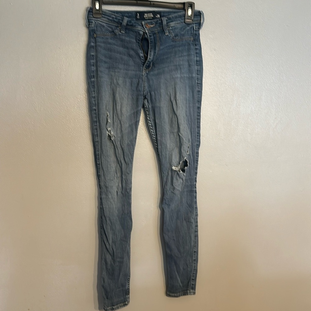 Distressed Hollister high rise jean jeggings size 26